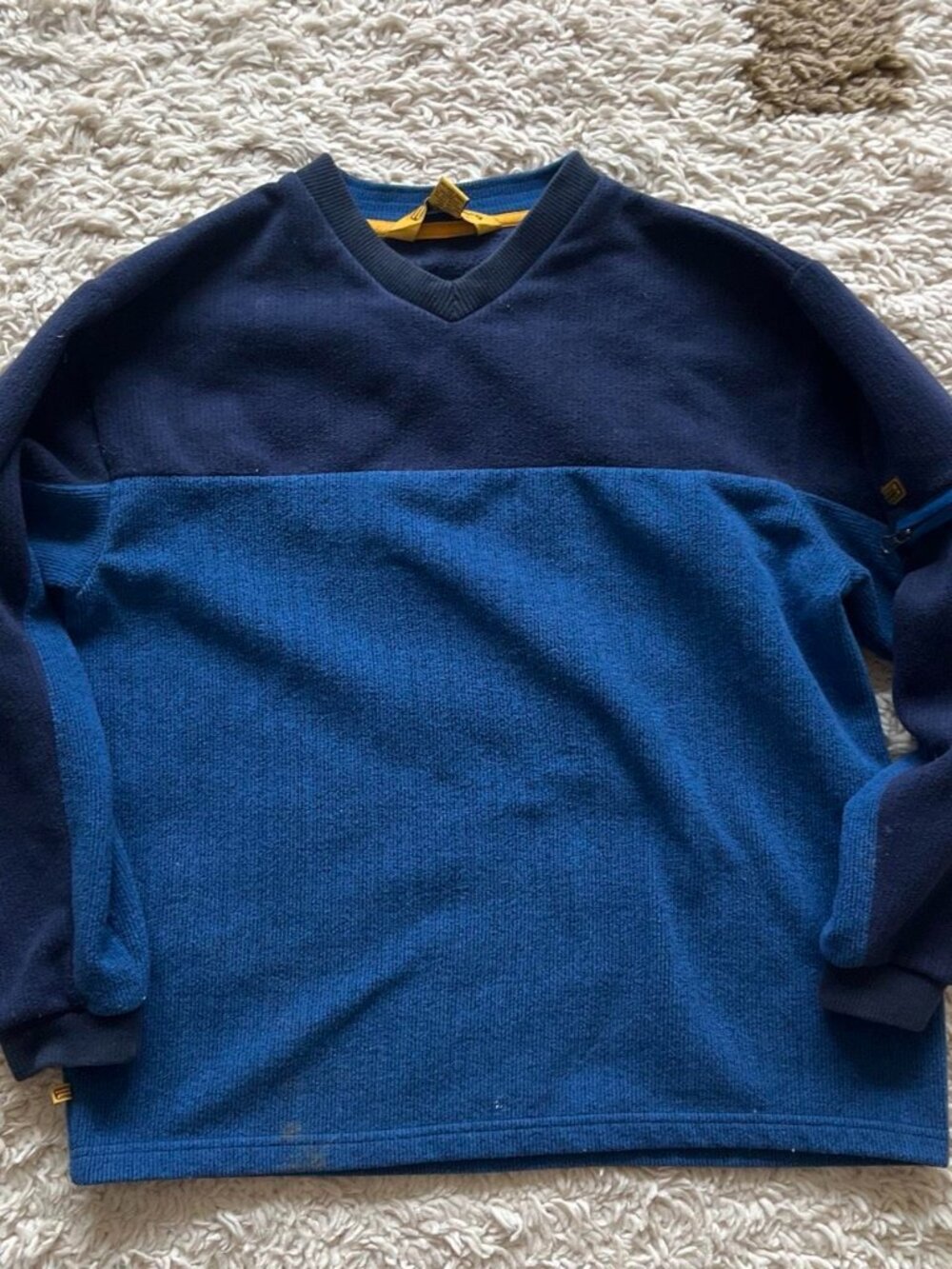Retro Bullhead Two-Tone Fleece Pullover with Sleeve Pocket M